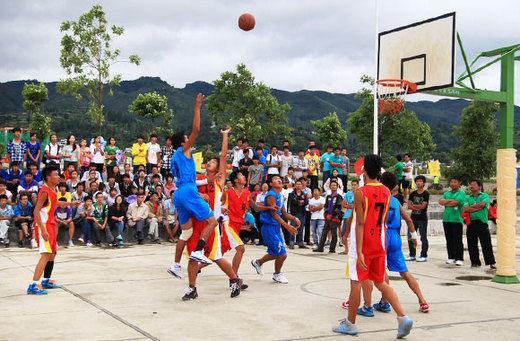 保山市运会:青少年篮球赛落下战幕