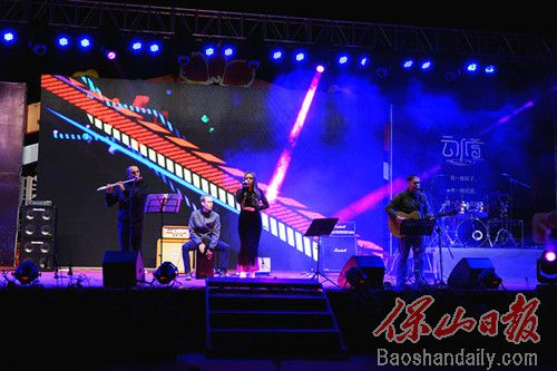 花海星空帐篷音乐会激情开演 闻香赏景听天籁2.jpg