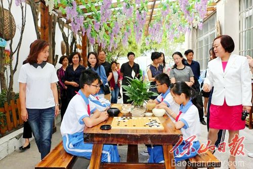 组织妇儿工委成员单位和各县(市、区)到保山永昌小学实地观摩.jpg