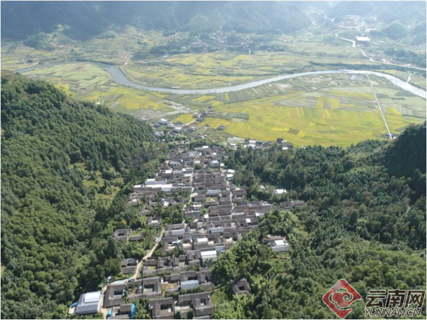 腾冲市明光镇中塘村二尖山村.jpg